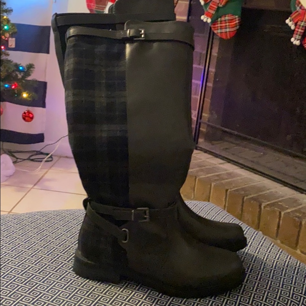 ❗️CLEARANCE PRICE❗️ New Grey Plaid Boots